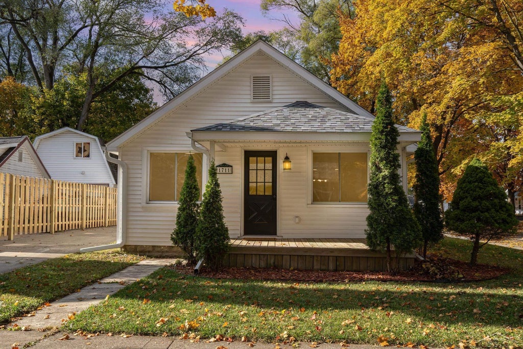 1711 Adelaide, Midland city