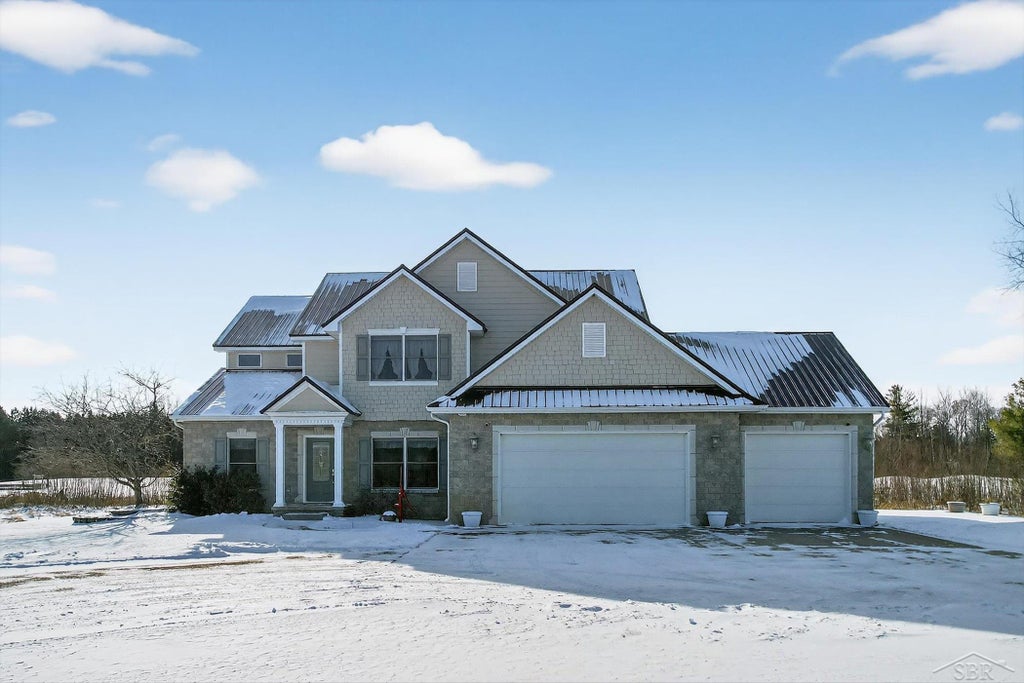 6702 Links Dr, Chippewa township