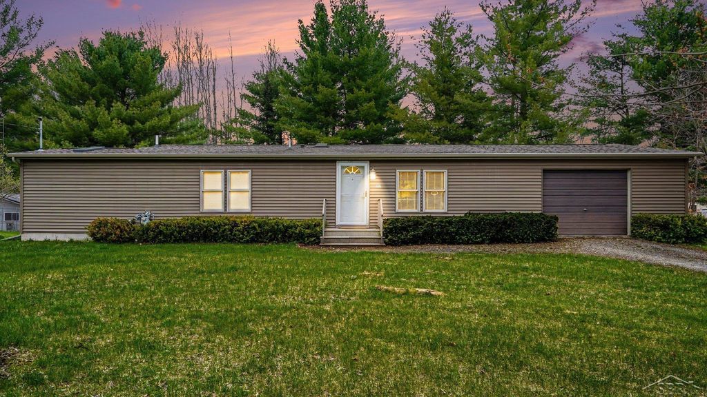 1553 Mills Rd, Mills township