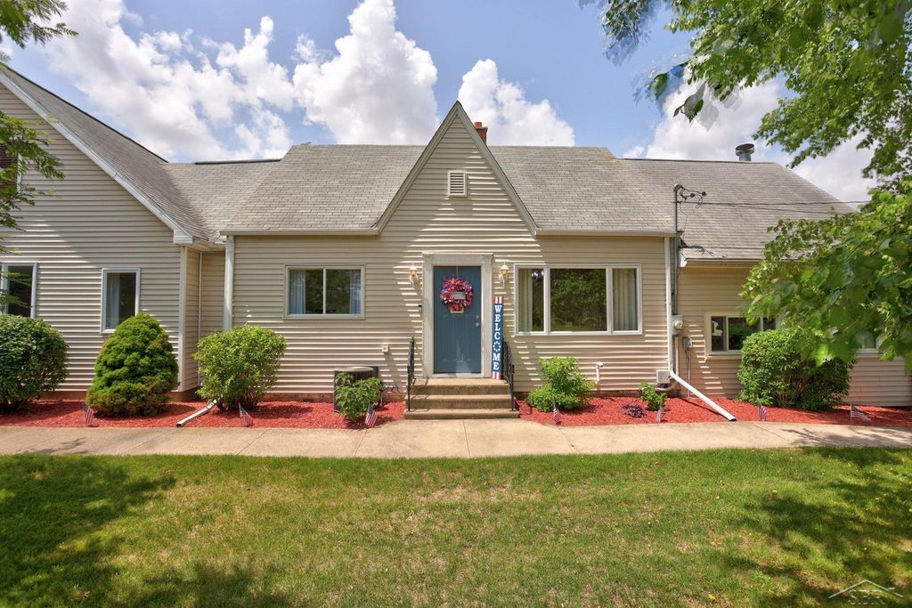7165 Hospital Rd, Tittabawassee township