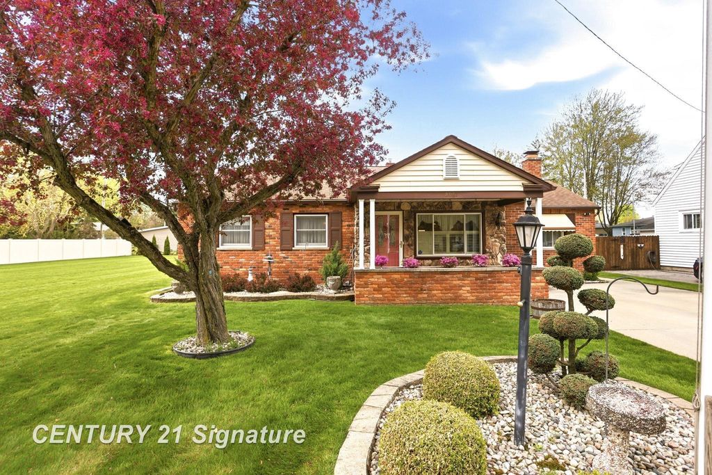 2961 Johns Dr, Saginaw charter township