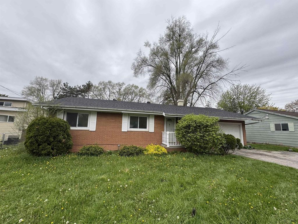 2950 Arlington Dr, Buena Vista charter township