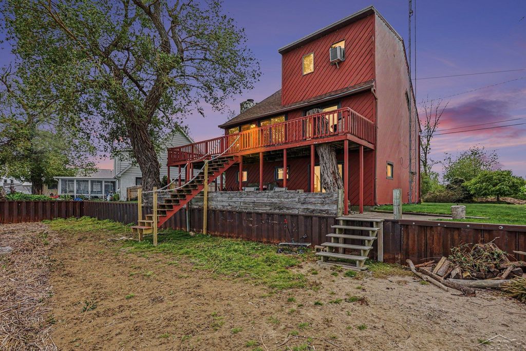 362 N Linwood Beach Rd, Fraser township