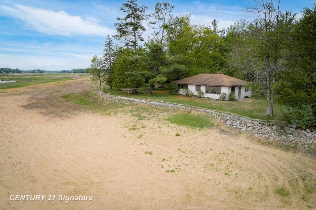 5242 Oslund Dr, Billings township