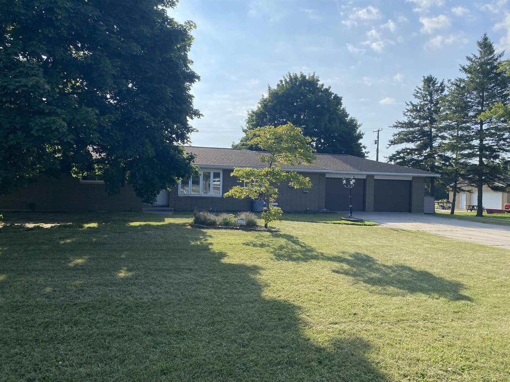 1032 N Hemlock Rd, Richland township
