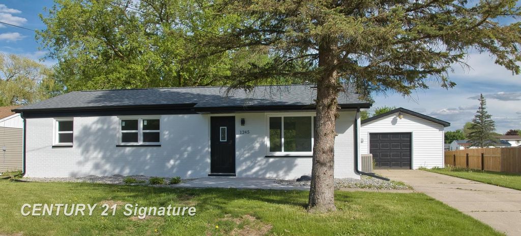 1245 E Outer Dr, Saginaw city