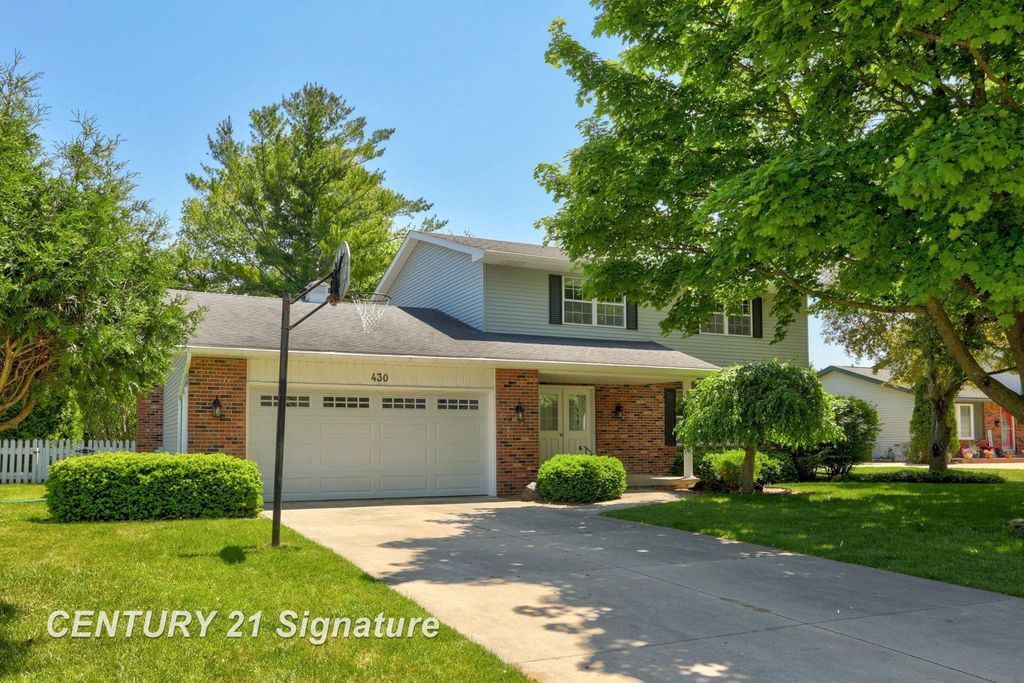 430 Cranbrook Dr, Saginaw charter township