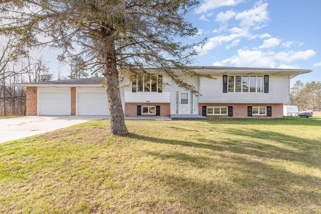 3532 S Ten Mile Rd, Porter township
