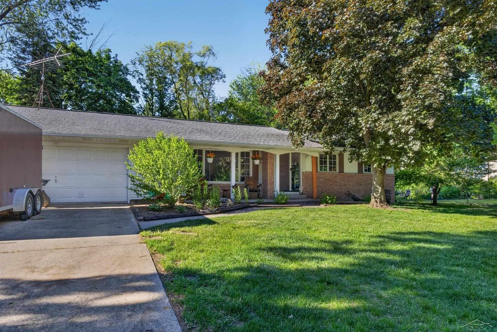 3121 E Bullock Creek Dr, Midland charter township
