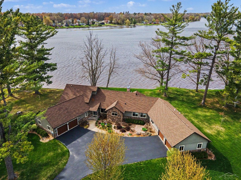 4589 N Island Dr, Edenville township