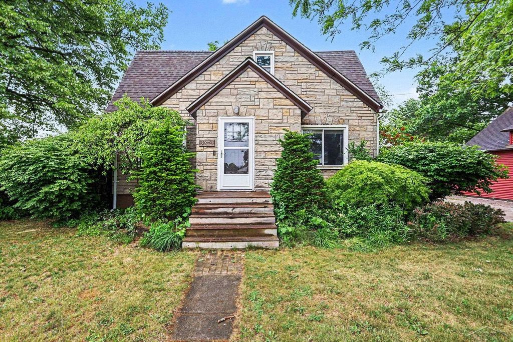 3374 Winter St, Carrollton township