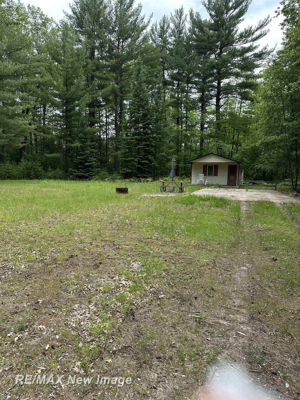1980 4th Oak St, Mills township