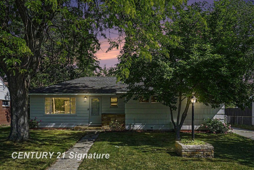 386 E Perkins St, Merrill village