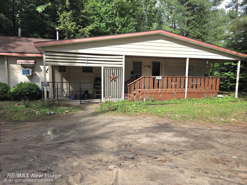2490 Fawn Ct, Richfield township