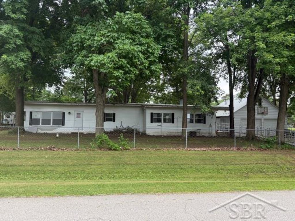 8709 Pine Ct, Arbela township