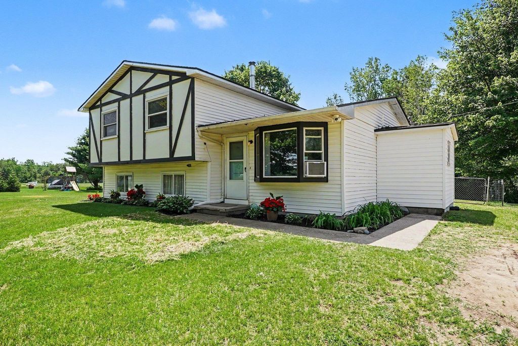 2424 E Shaffer Rd, Mills township