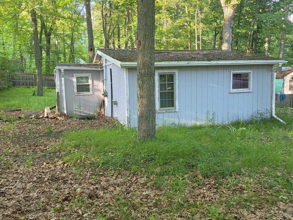 1042 Lake St, Lincoln township