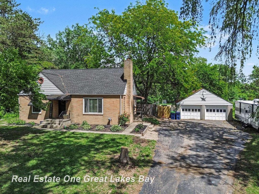5250 N Center Rd, Kochville township