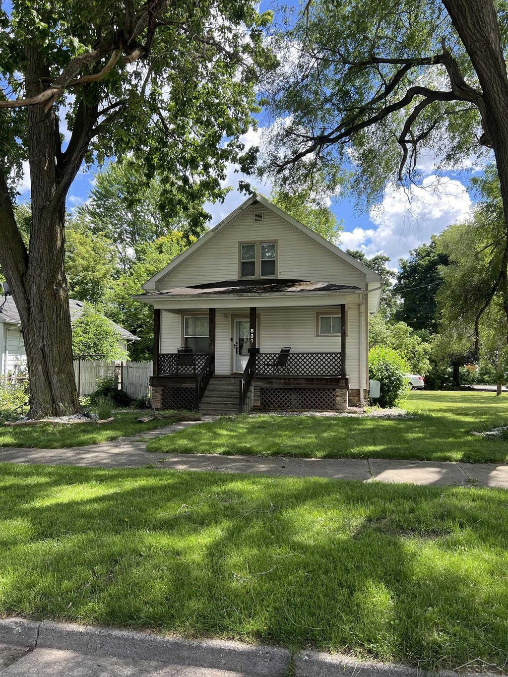831 Ash St, Saginaw city