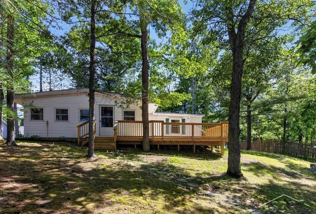 7059 Chain Lake Dr, Plainfield township