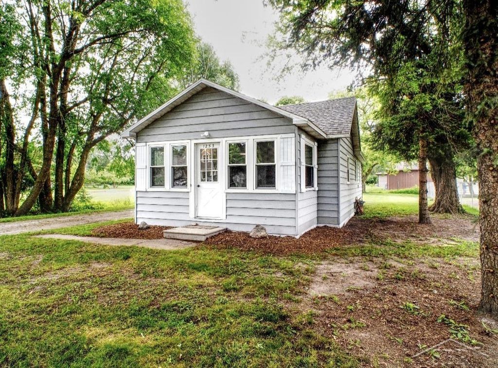 1253 W Nebobish Rd, Hampton charter township