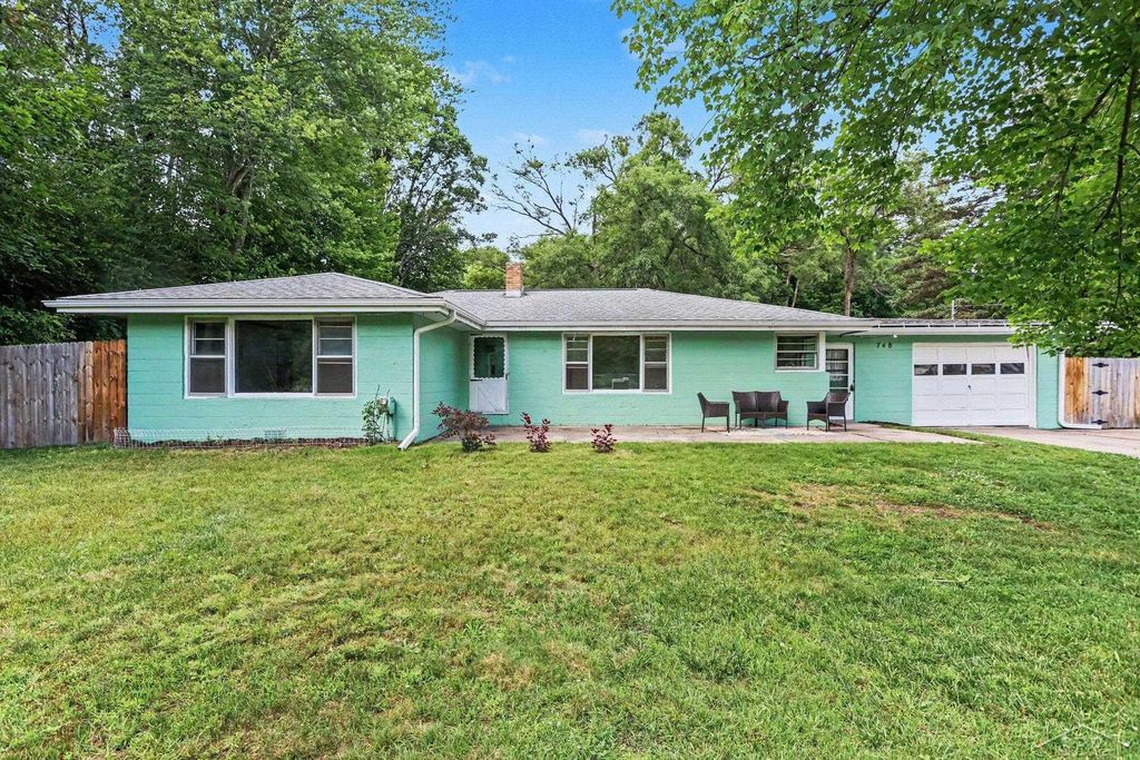748 W Irish St, Jerome township