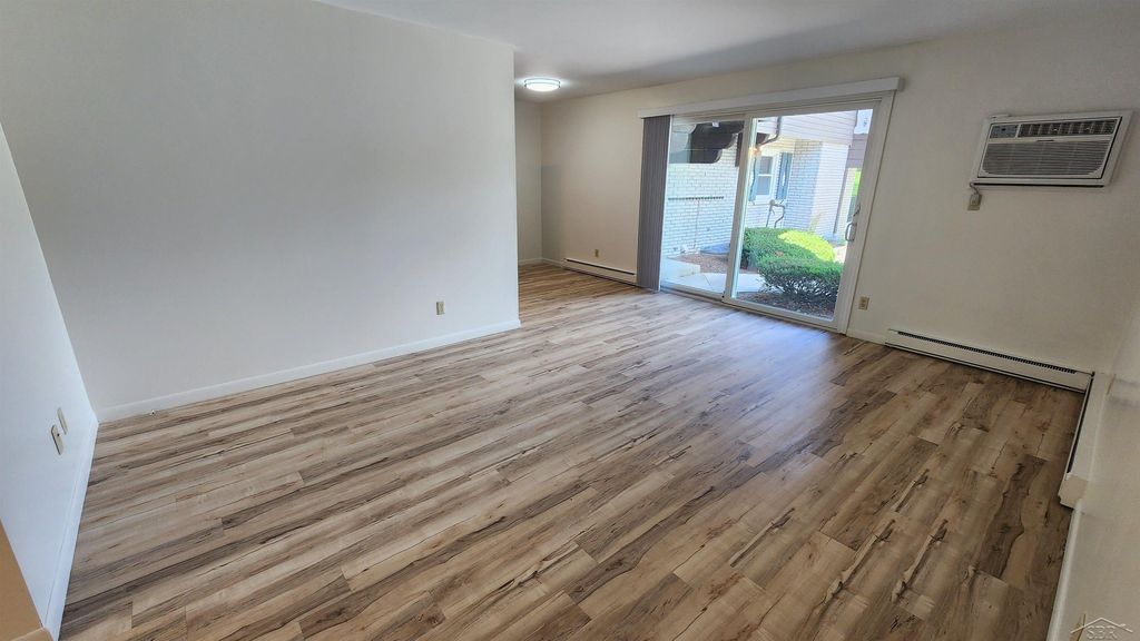 240 W Tuscola Unit 2 St, Frankenmuth
