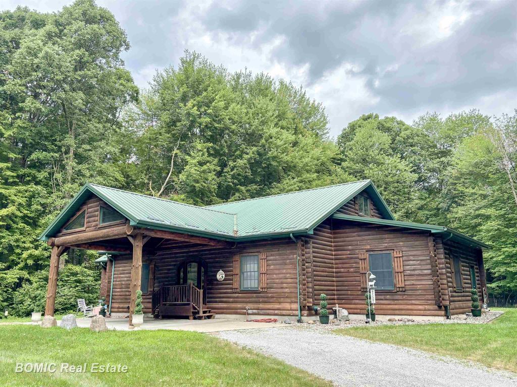 8222 Moorish Rd, Taymouth township