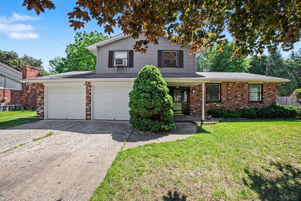 1870 W Packard Dr, Saginaw charter township