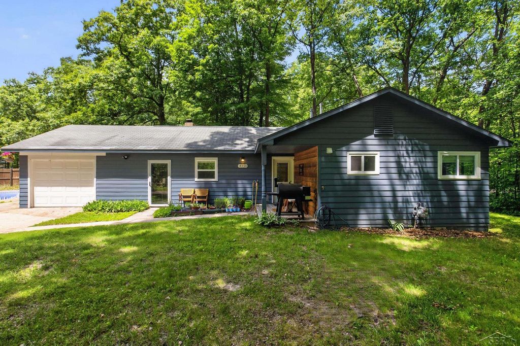 4350 E Arnold Lake Rd, Frost township