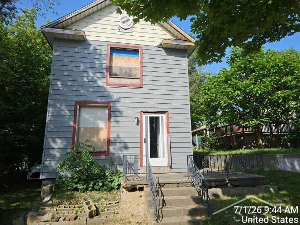 810 Crapo St, Flint city