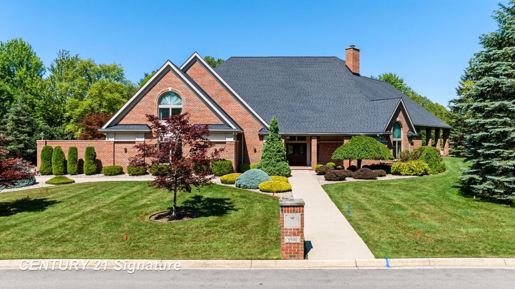 5590 Pine Gate Dr, Saginaw charter township