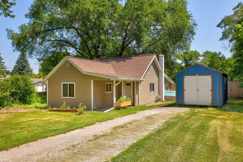1177 S Poseyville Rd, Midland charter township