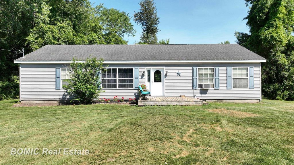 3865 Mushroom Rd, Wells township