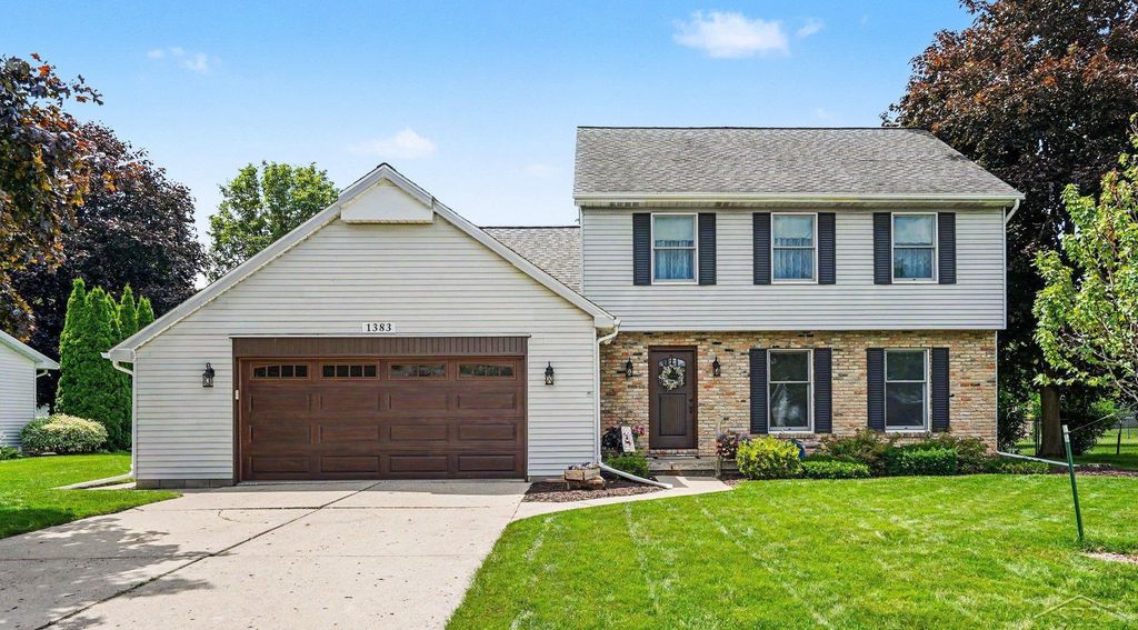 1383 Cranbrook Dr, Saginaw charter township