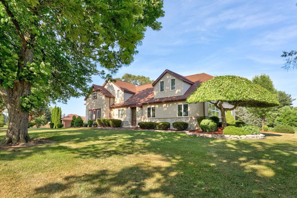 1090 N Block Rd, Blumfield township