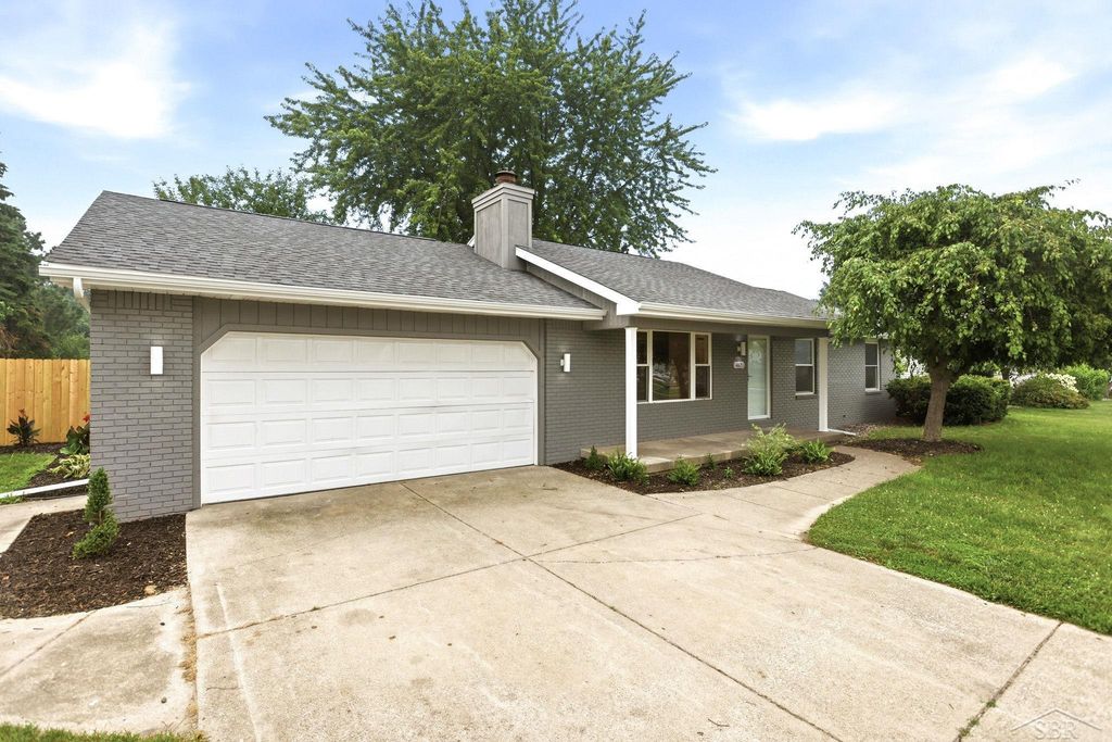 4621 S Wintergreen Dr, Saginaw charter township
