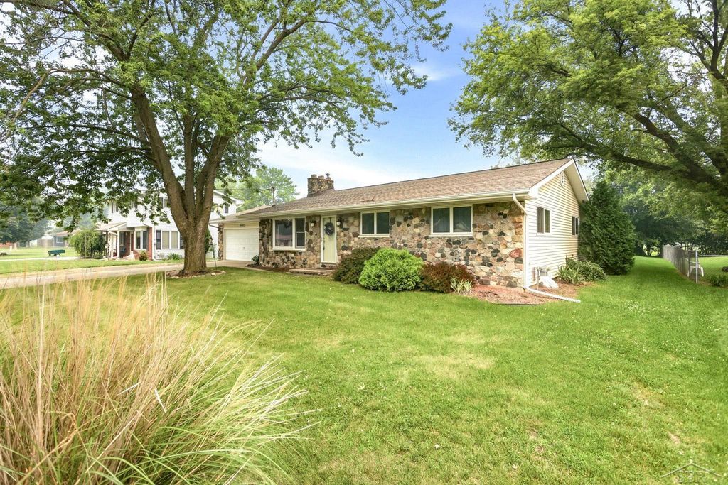 4060 Diceglie Ct, Kochville township
