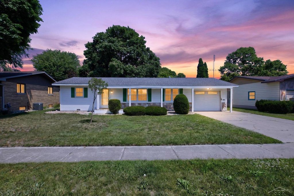 445 Henry St, Sebewaing village