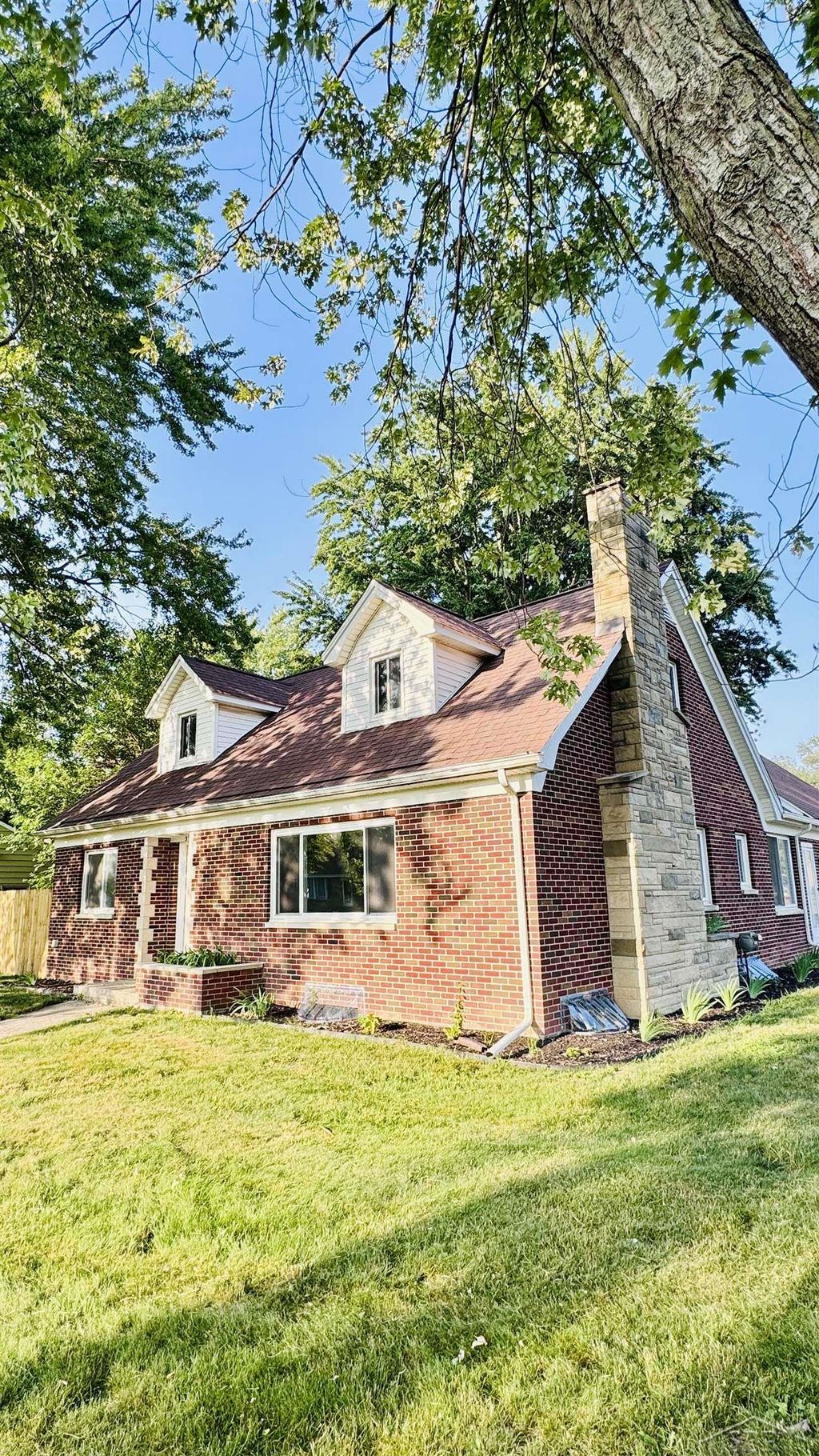 352 S 29th St, Buena Vista charter township