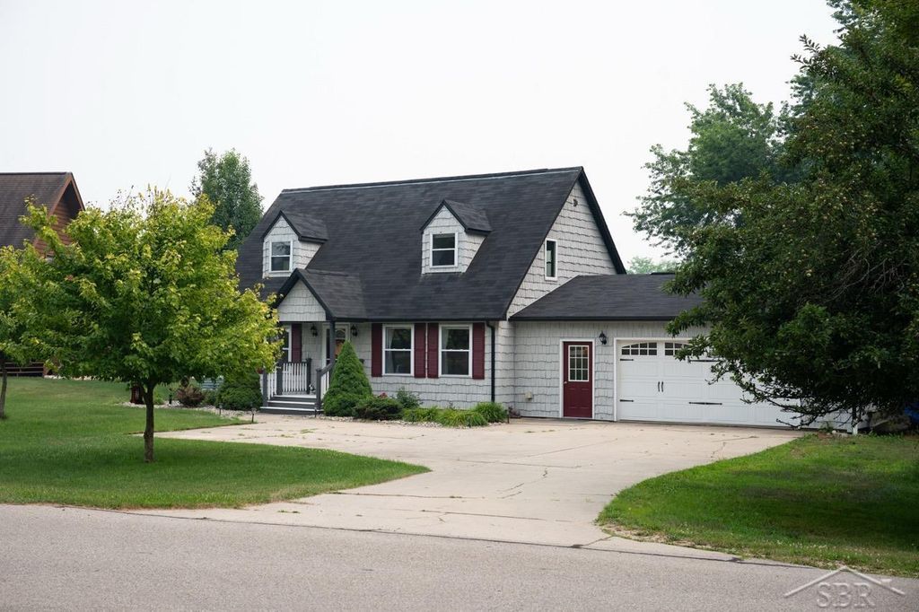 5590 Linksview Way, Butman township