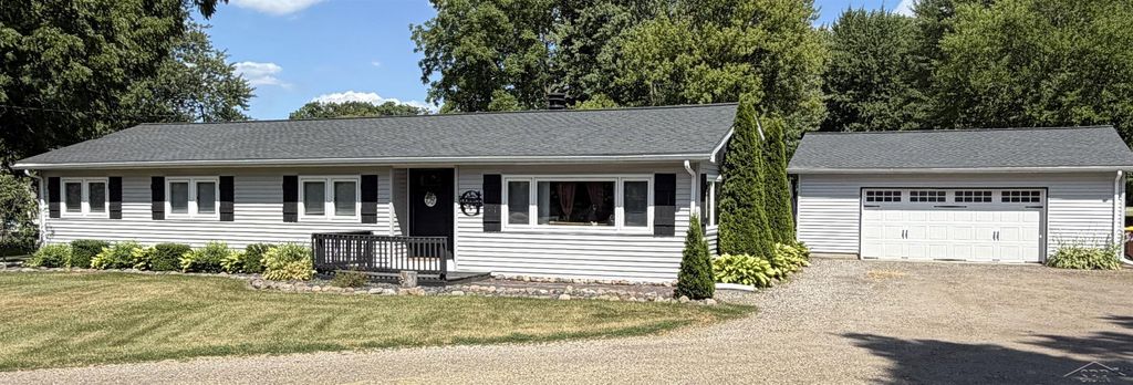 325 S Main St, Chesaning village