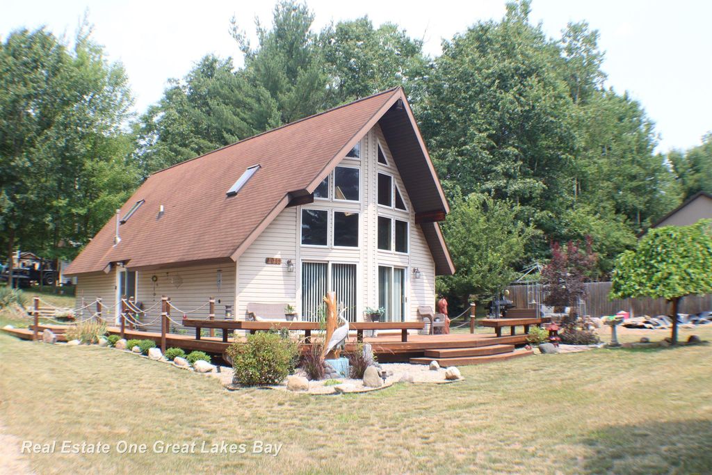 1911 N Ogemaw Trail Trl, Churchill township