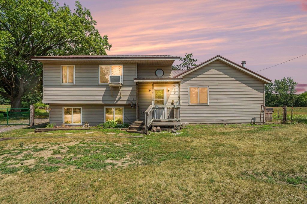 3336 Bay Glad County Line Rd, Mt. Forest township