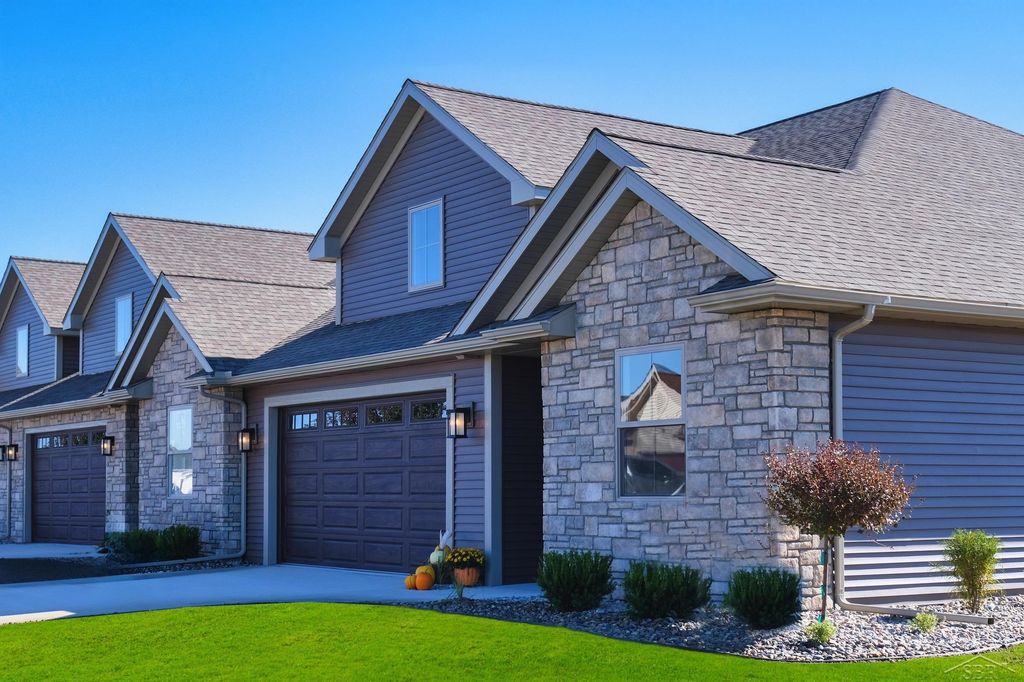 1 Willow Pointe Dr, Tittabawassee township
