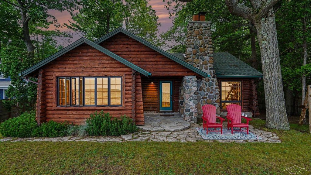 278 Huron Hills Dr, Baldwin township
