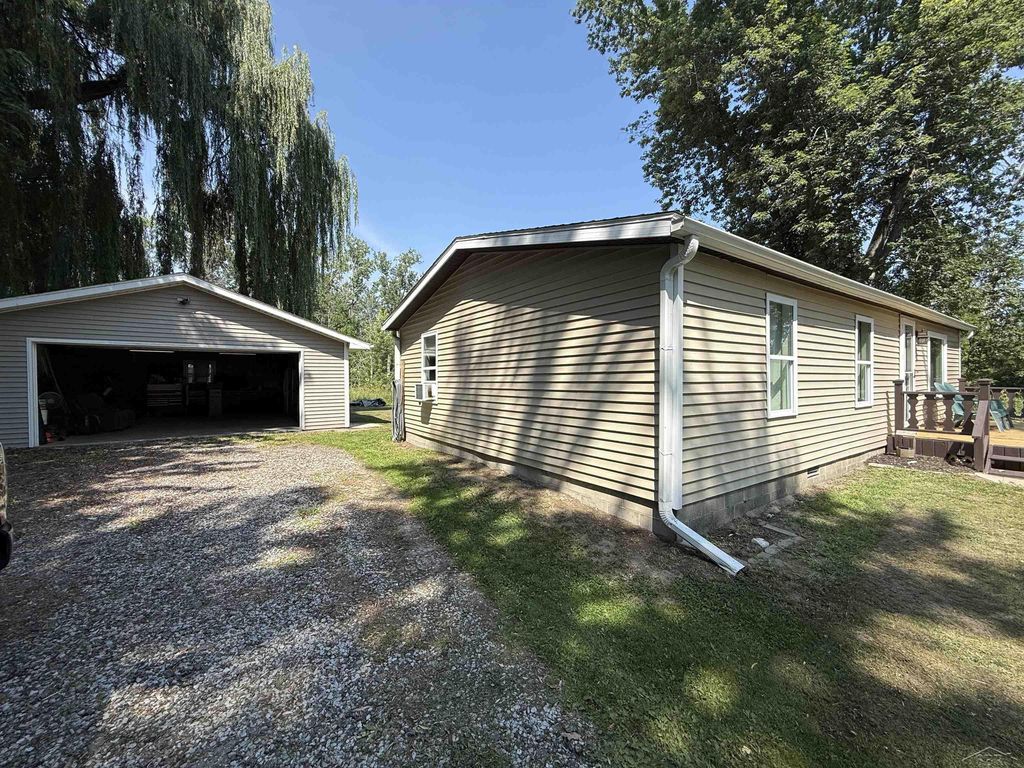 4767 N Saginaw Bay Shore Dr, Pinconning township