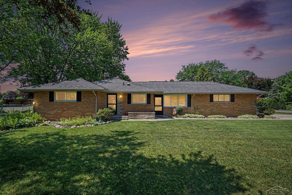 1609 N Center Rd, Saginaw charter township