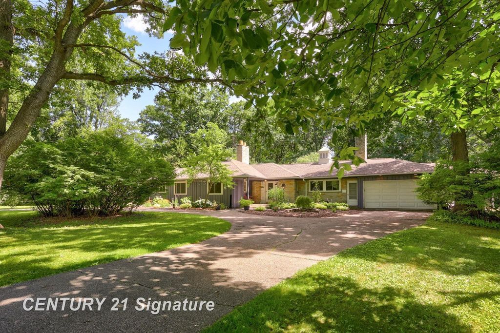 1 N Center Woods Dr, Saginaw charter township