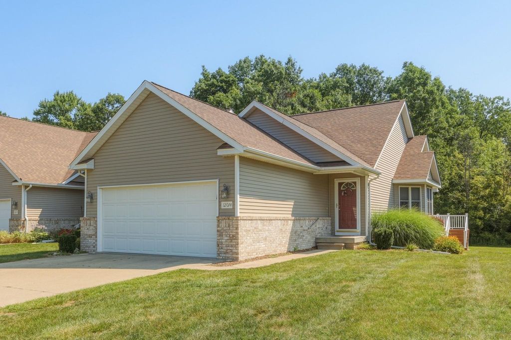 12074 Schonborn Pl, Clio